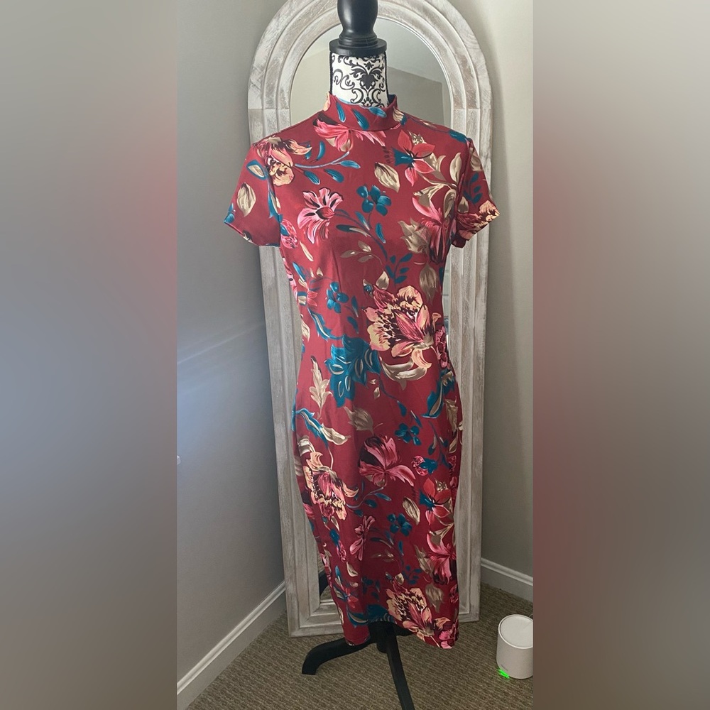 Floral Midi Dress 🌺